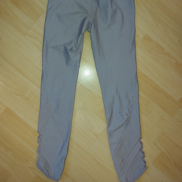 Under Armour Light Purple Cut Out Leggings - Picture 5 of 7